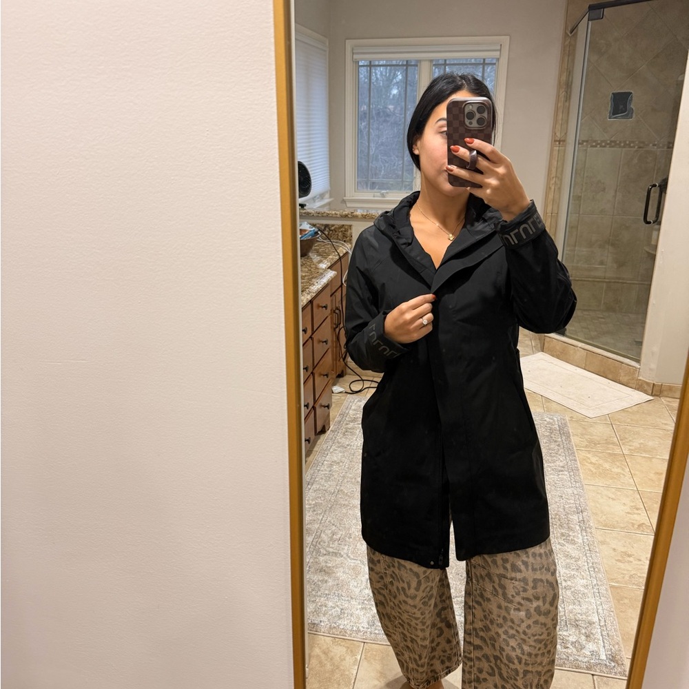 Lululemon rain rebel black trench coat